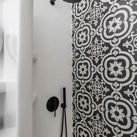 M Superior Naxos Town